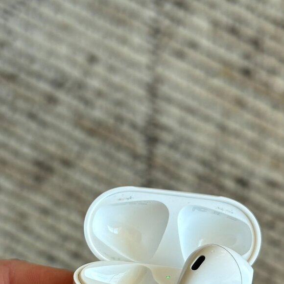 Authentic Right Apple AirPod (2nd Gen) w/ Charging Case – Great Deal! - Picture 6 of 8